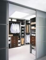 Jak powiększyć przestrzeń w szafie lub garderobie?